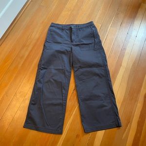 NWOT Universal Threads Wide Leg Crop, size 10